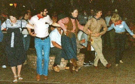 Dancing_cropped-resized2